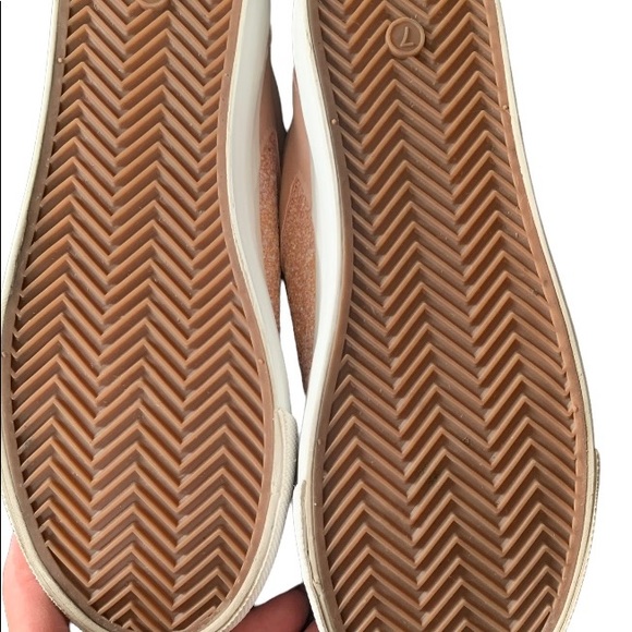 Mudd Size 7 Peach Glitter shoes, like new, used once in the office on carpet. - Picture 3 of 4